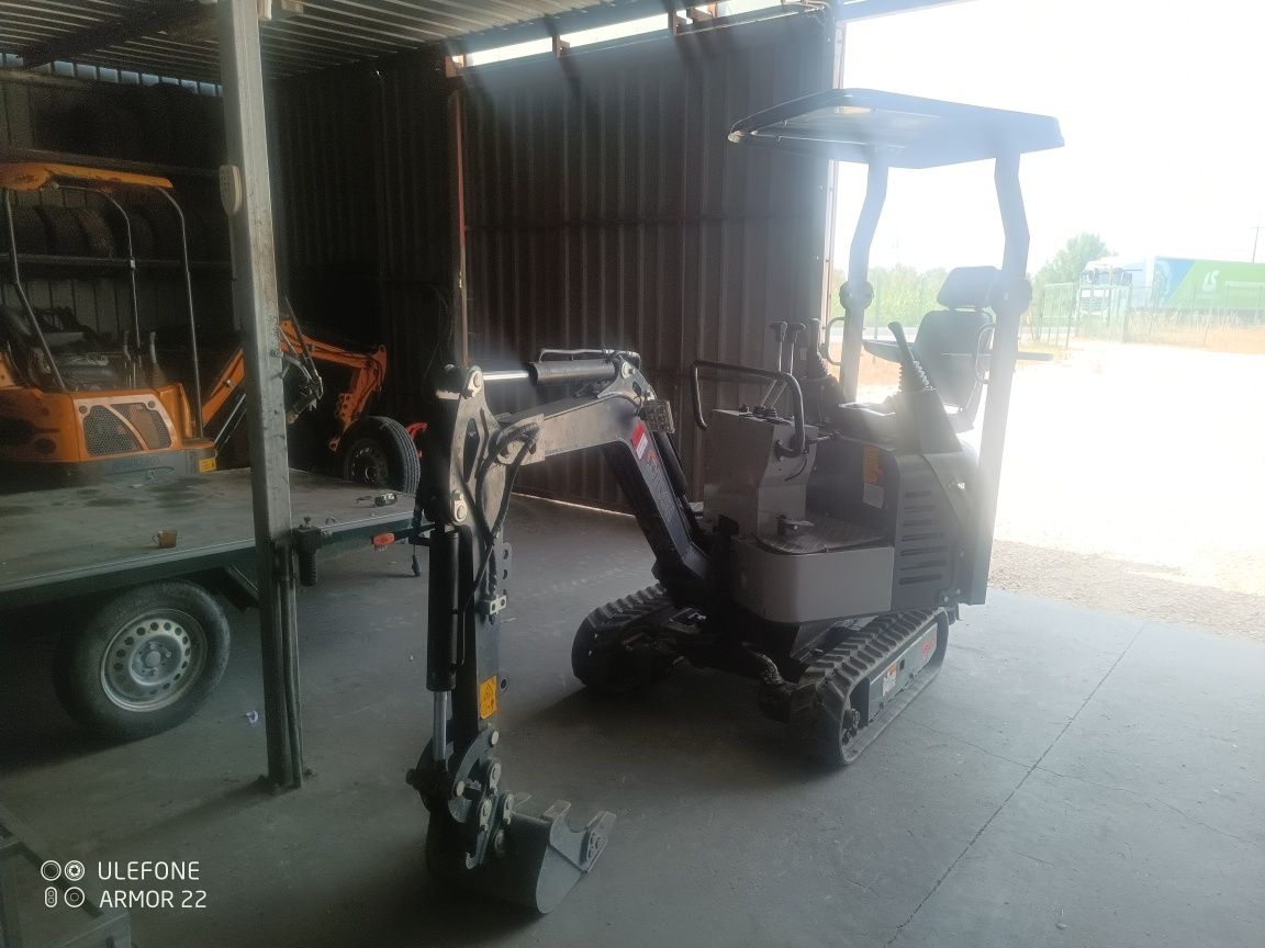 Mini giratória  1000kg c/joystick 2023