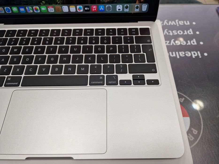 Macbook Air 13 2025/ M4/ 16GB/ 256GB/ Silver/ Grade A/ 17 cykli z iSpo