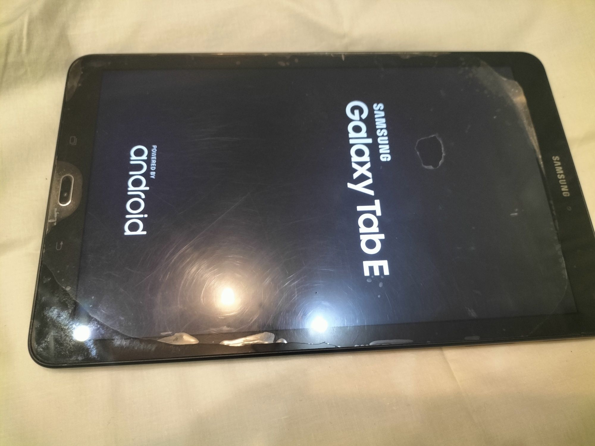 Планшет Samsung sm-t560