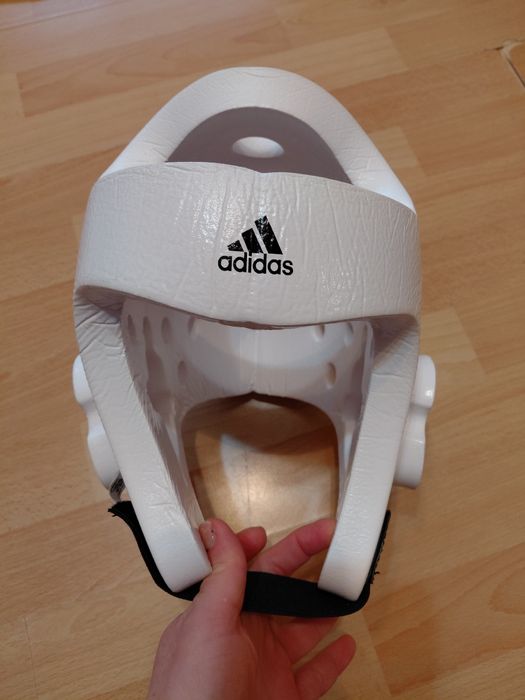 Шолом з ліцензією WKF для карате adidas розмір М