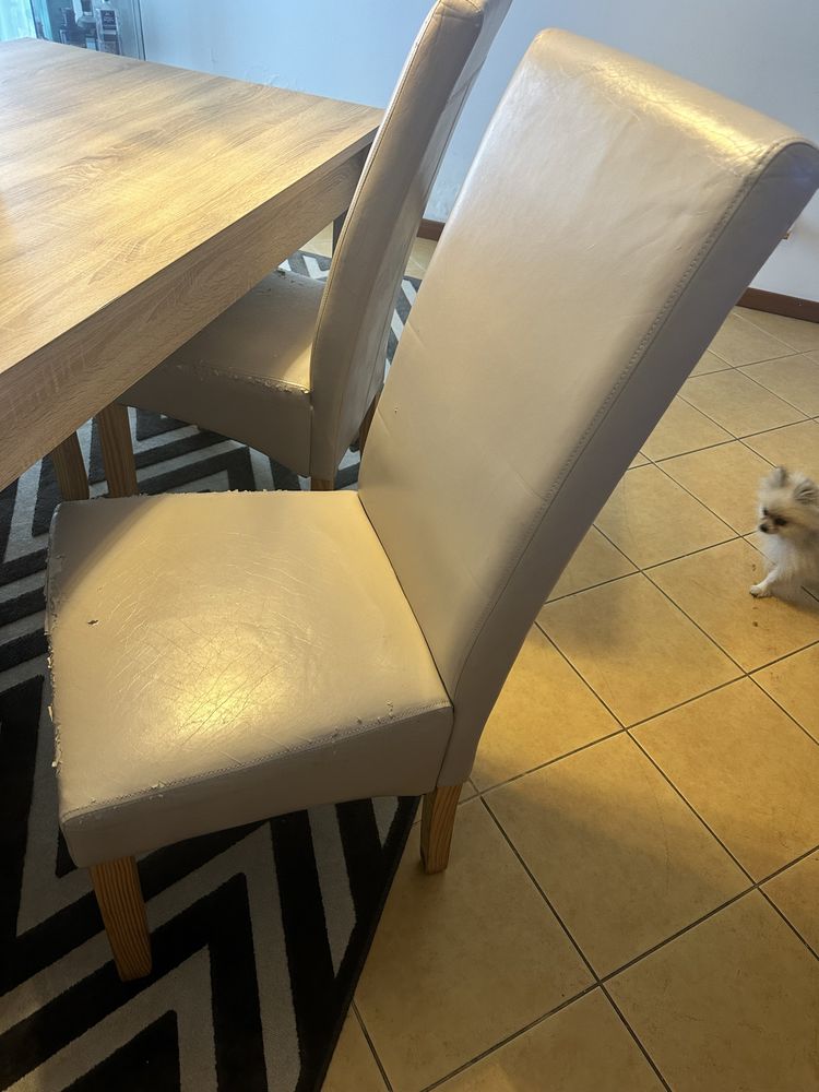 Mesa de sala de jantar com 4 cadeiras