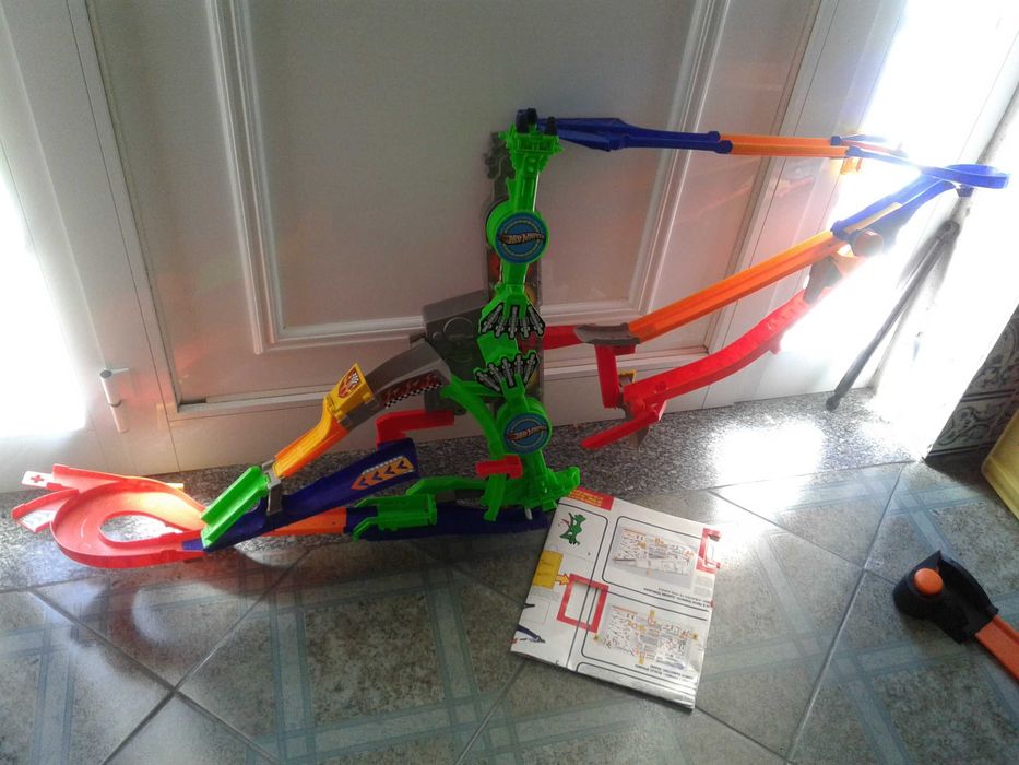 Pista FANTÁSTICA de afixação de parede da Hot Wheels Wall, como NOVA!