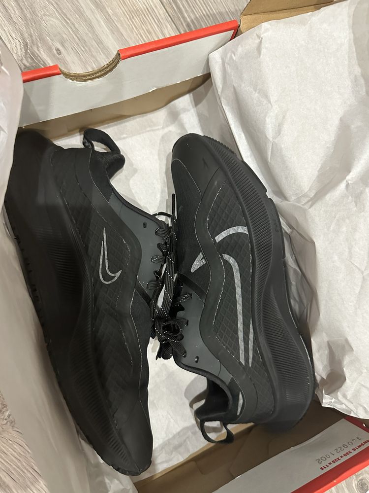 Кросівки Nike Air Zoom Pegasus Shield Розмір 38,5 /24,5 см б/у