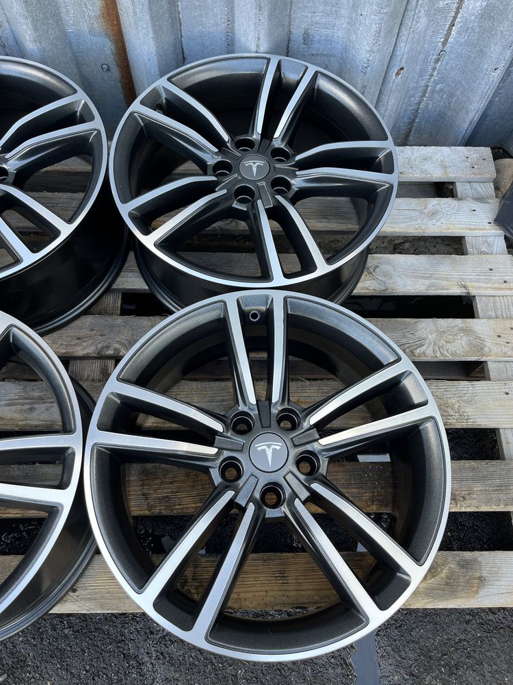 Диски 5/120r19 Tesla original model s