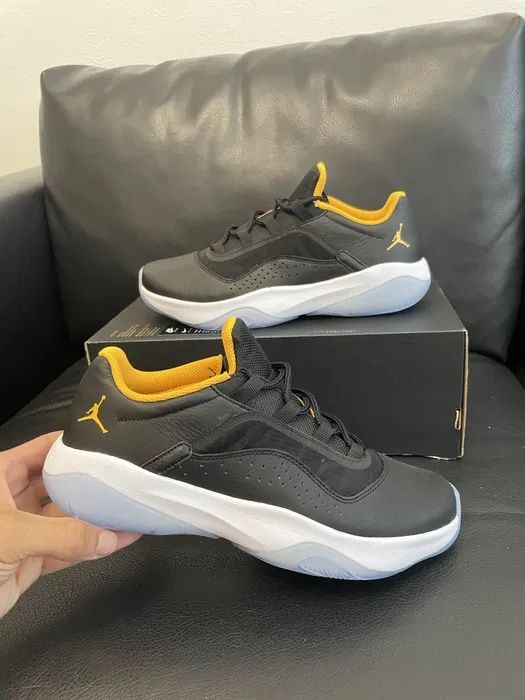 Оригінальні кроссовки Nike Air Jordan 11 Low  CW0784-071