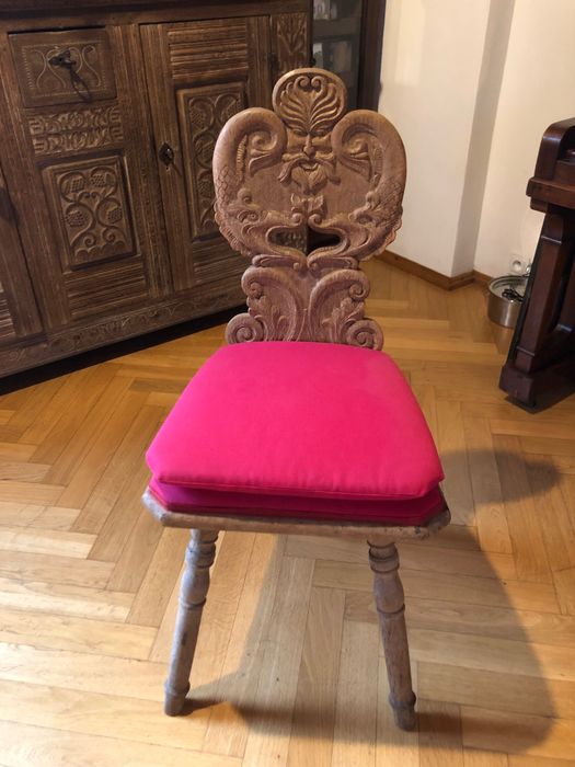 Piękne, stare krzesła - 7 sztuk