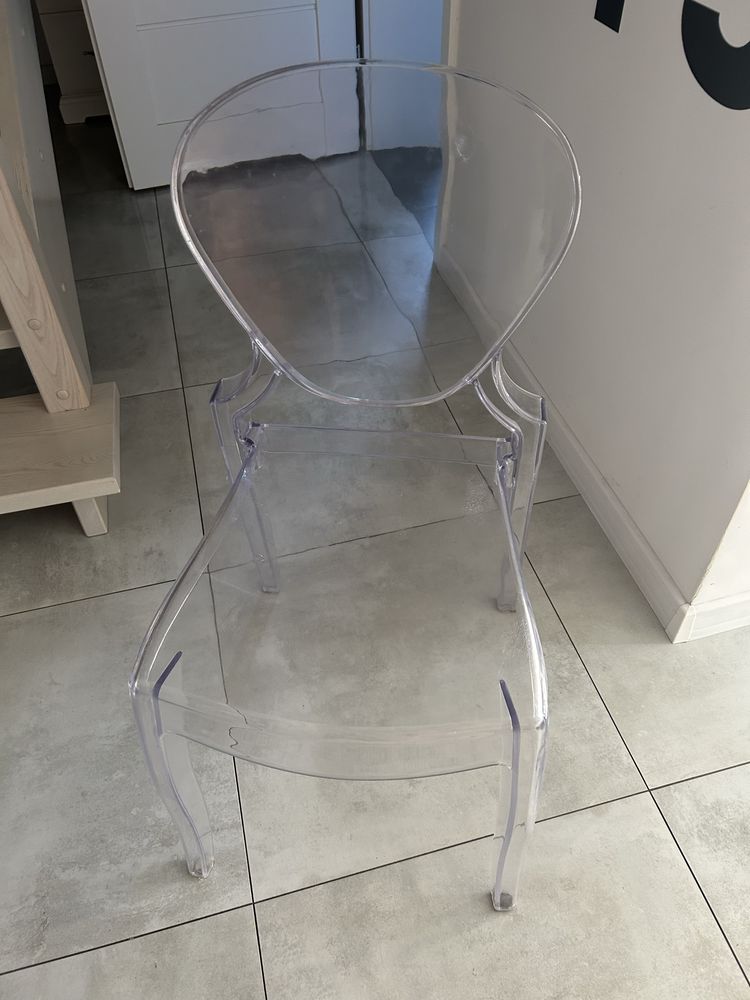 Krzeslo plastikowe transparentne 1 szt stan b dobry