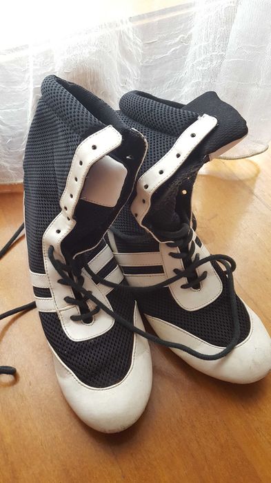 Botas em tecido preto+branco ou preto+prateado