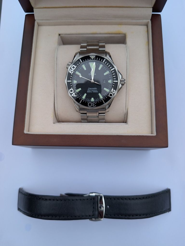 Vendo Omega Seamaster mostrador preto