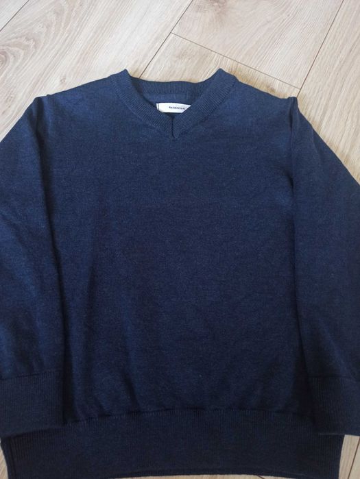 Nowy elegancki sweterek chłopięcy