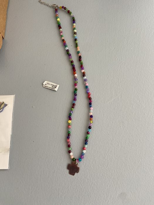 Fio de pedras coloridas com cruz prata - COQUINE Jewelry