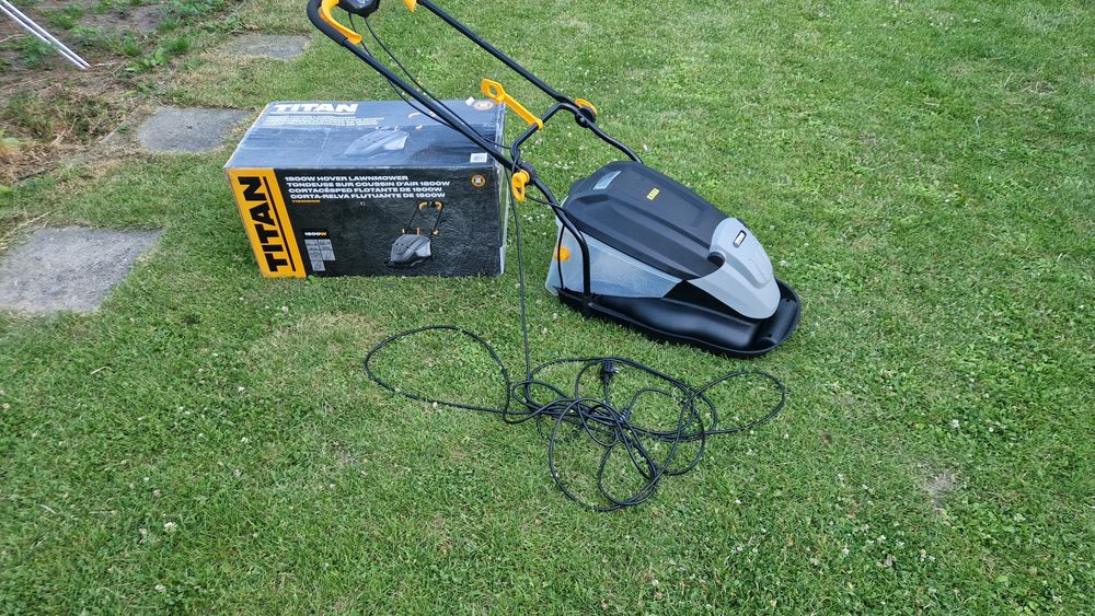 Kosiarka poduszkowa Titan 1800w