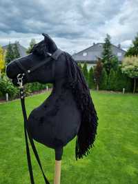 Hobby horse z akcesoriami. Konik na kiju od palto saddlery