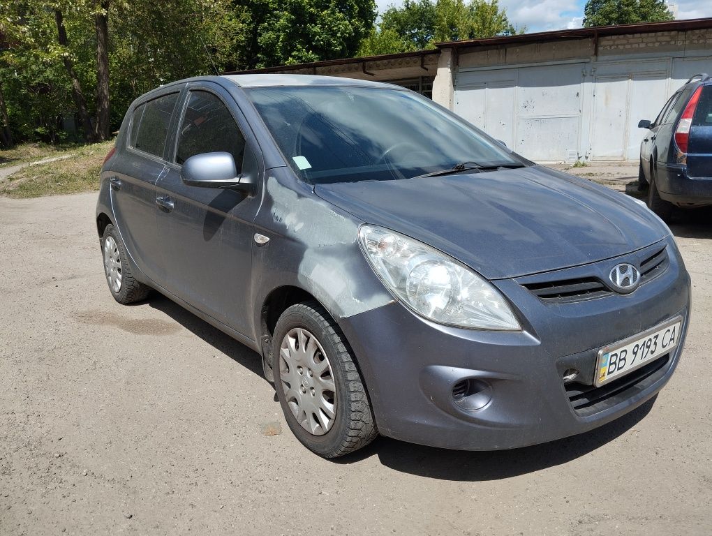 Продам Hyundai i20 2011 года выпуска двигатель 1.2 пробег 105 тысяч