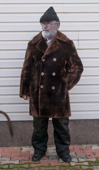 Натуральный мужской полушубок из мутона и не натуральная дублёнка.