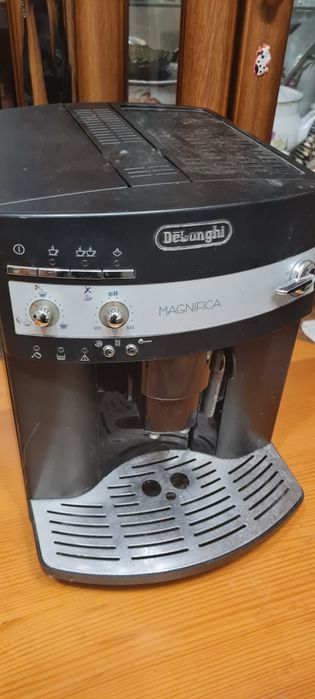 Кавововий апарат Delonghi magnifica