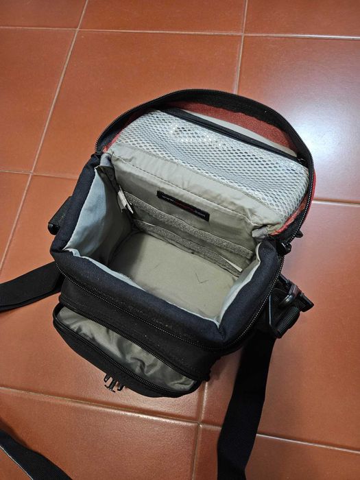 Estojo "Lowepro" p/máq. fotografia c/impermeável