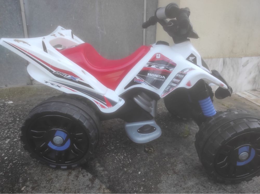 Moto 4 Electrica injusa Honda 12V