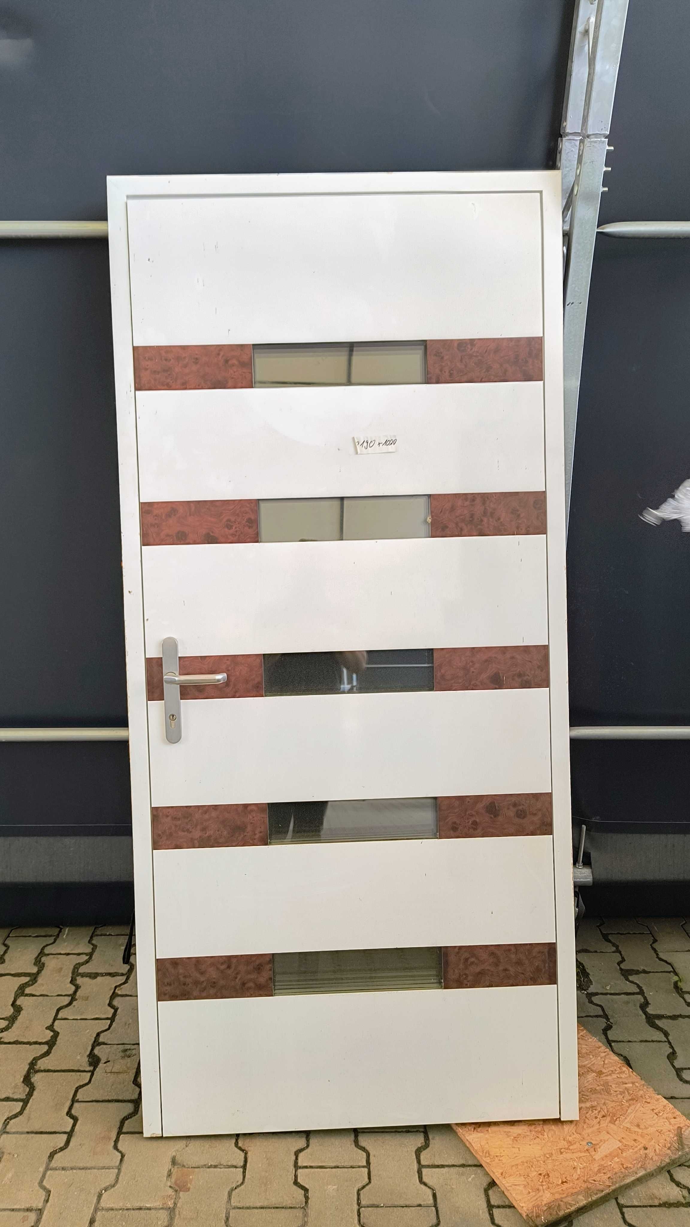Drzwi aluminiowe wejściowe