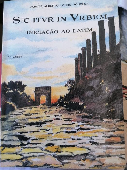 livro latim titulo "SIC ITVR IN VRBEM"