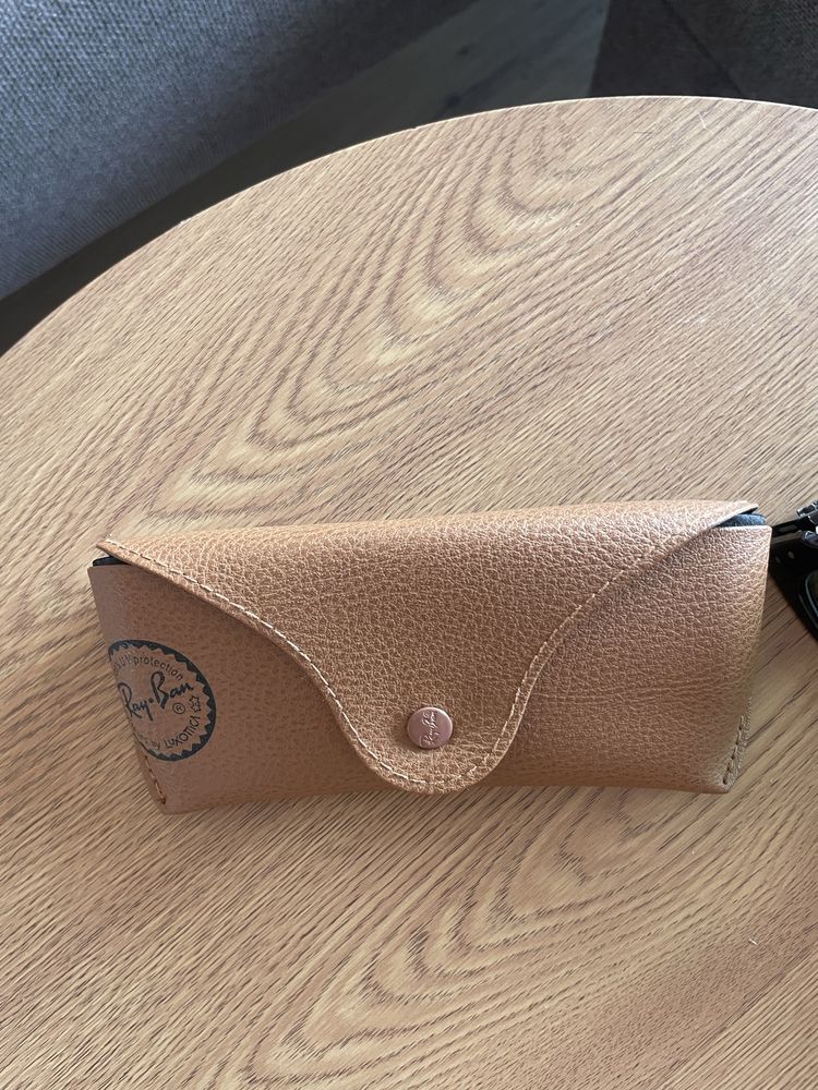 Oculos rayban pretos, pouco usados