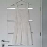 Biała śliczna sukienka