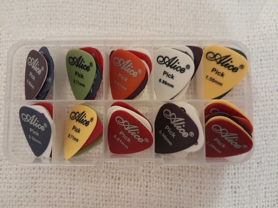 Kostki, piórka do gry:gitara mandolina ukulele 50 szt. różnej grubości