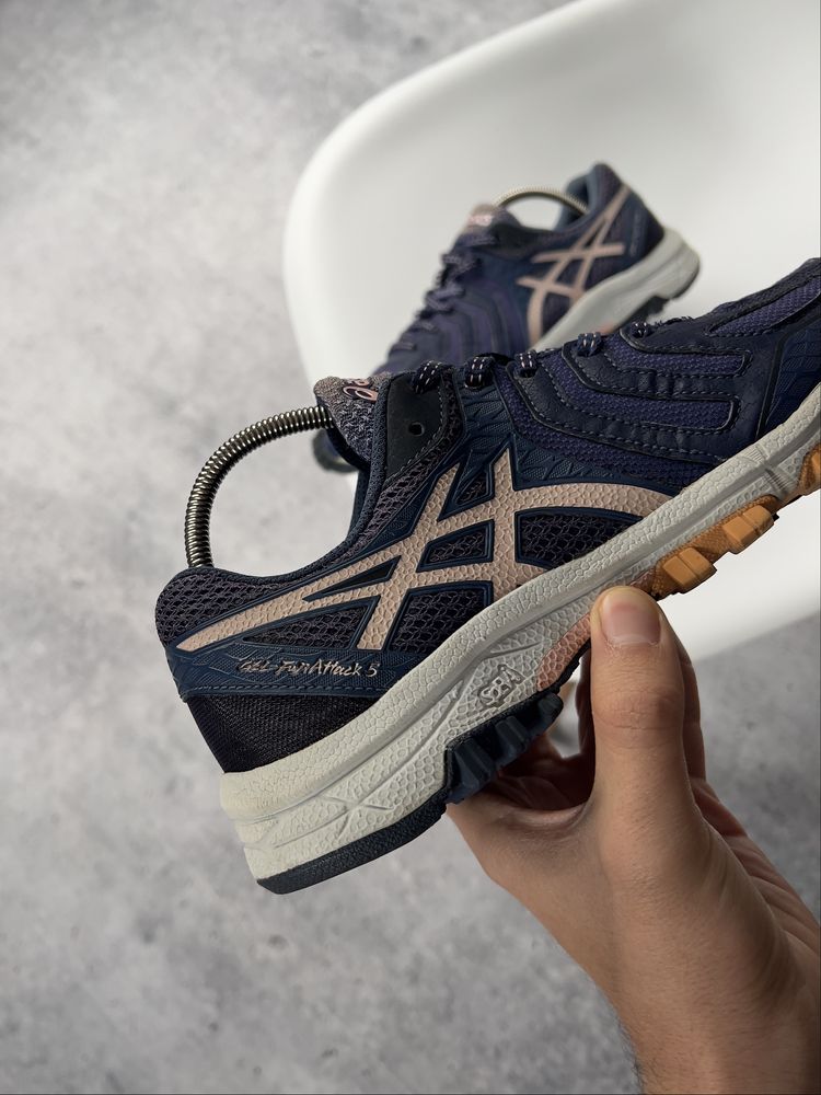 Оригінал! Кросівки Asics. Ідеальний стан! Розмір 39 (24 см.)