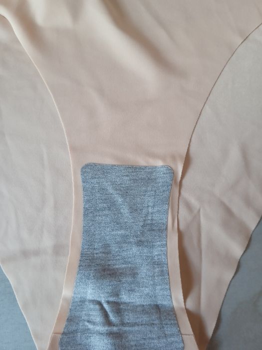 Безшовна білизна, м'які як хмаринка,  не видно під одягом, трусики