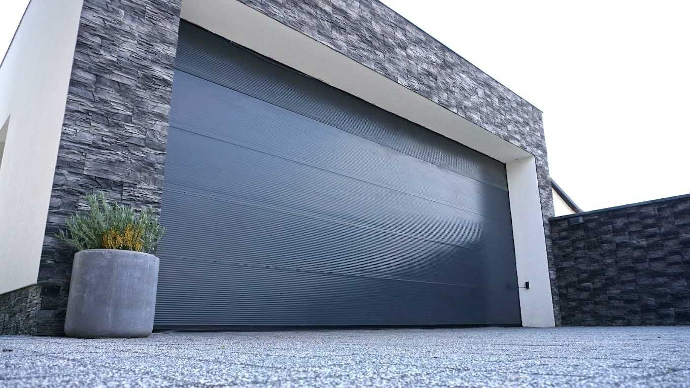 Brama garażowa segmentowa / Bramsteel