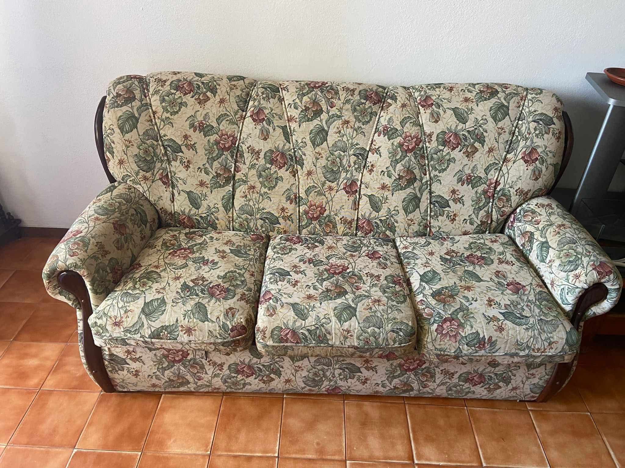 Sofá vintage com flores