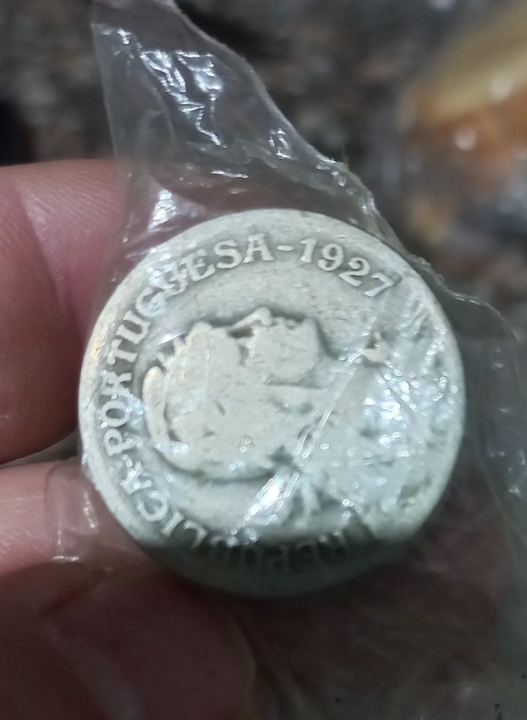 Várias moedas de 1 escudo a partir de 20 euros
