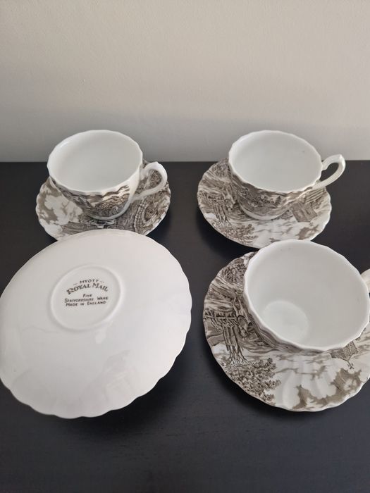 Conjunto de 4 chávenas chá e 4 pires "MYOTT Royal Mail"