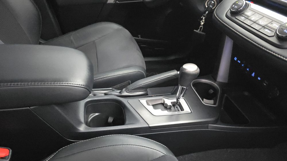 Продам офіційний Toyota Rav4