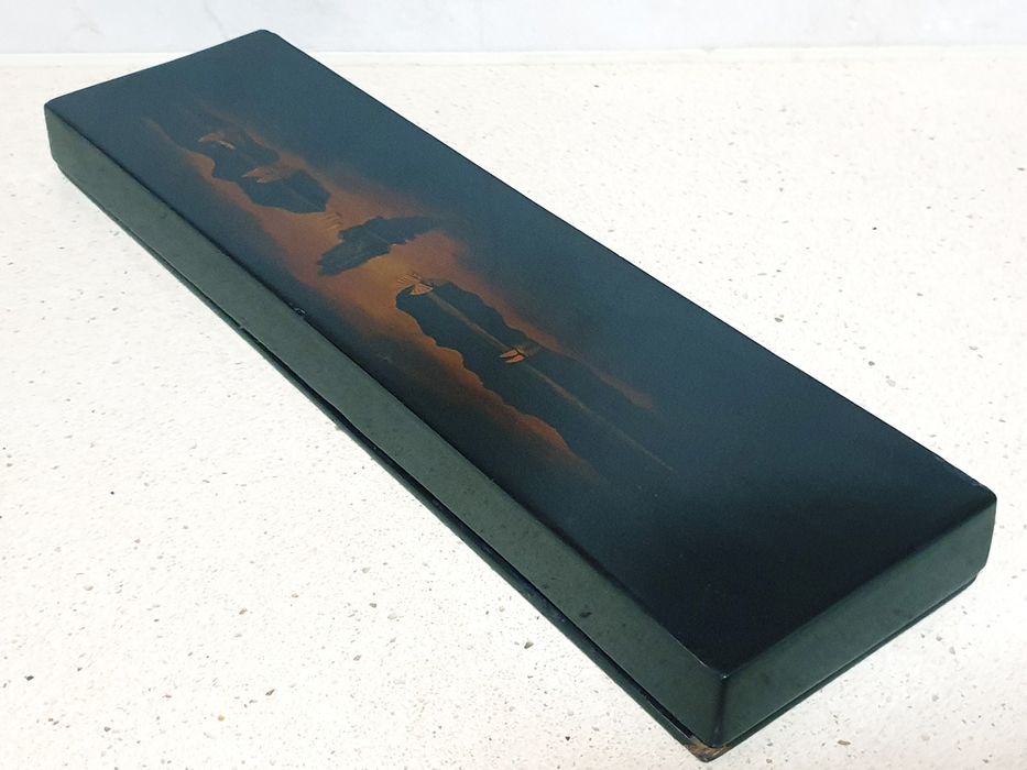 Linda caixa asiática comprida vintage pintada à mão