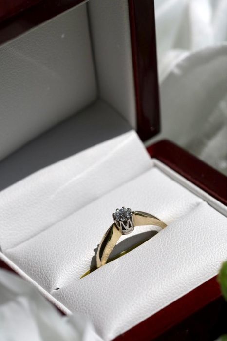 Pierścionek z diamentem typu Solitaire