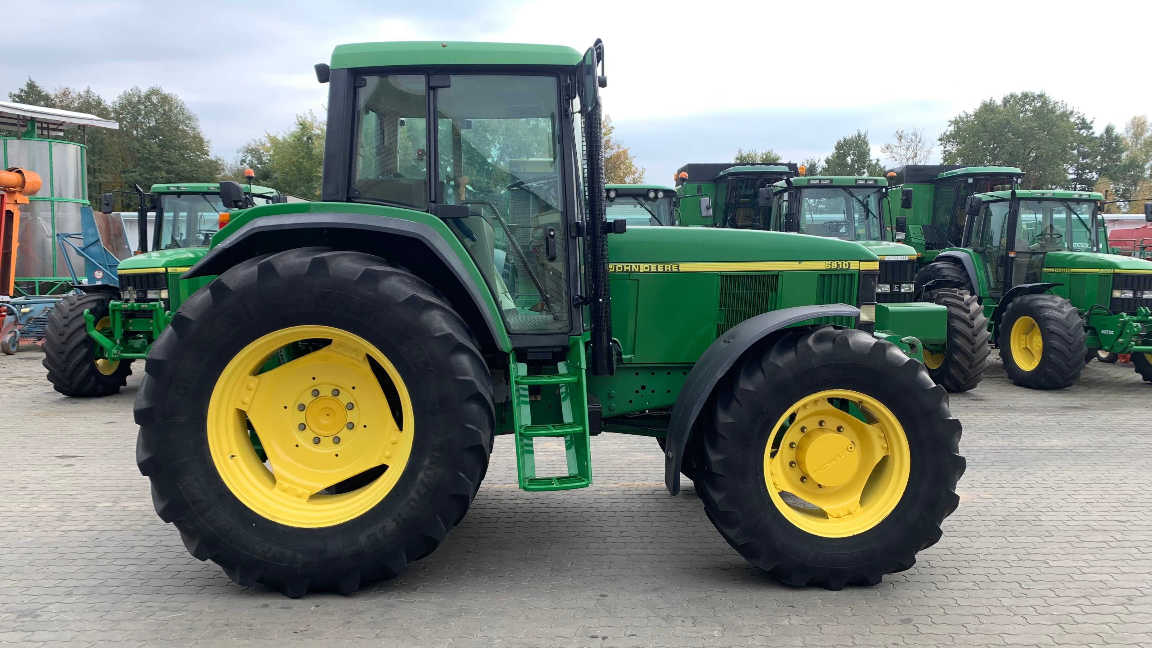 Трактор колісний John Deere 6910 1998р