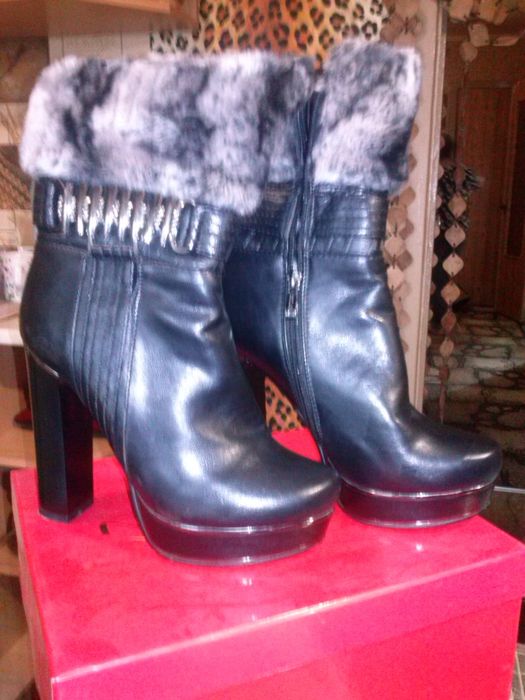 сапожки женские 37р__500грн.