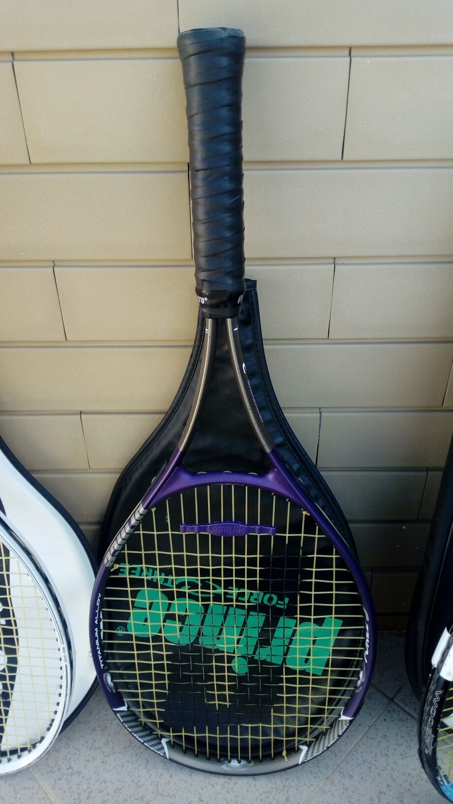 Saco e raquetes de tenis