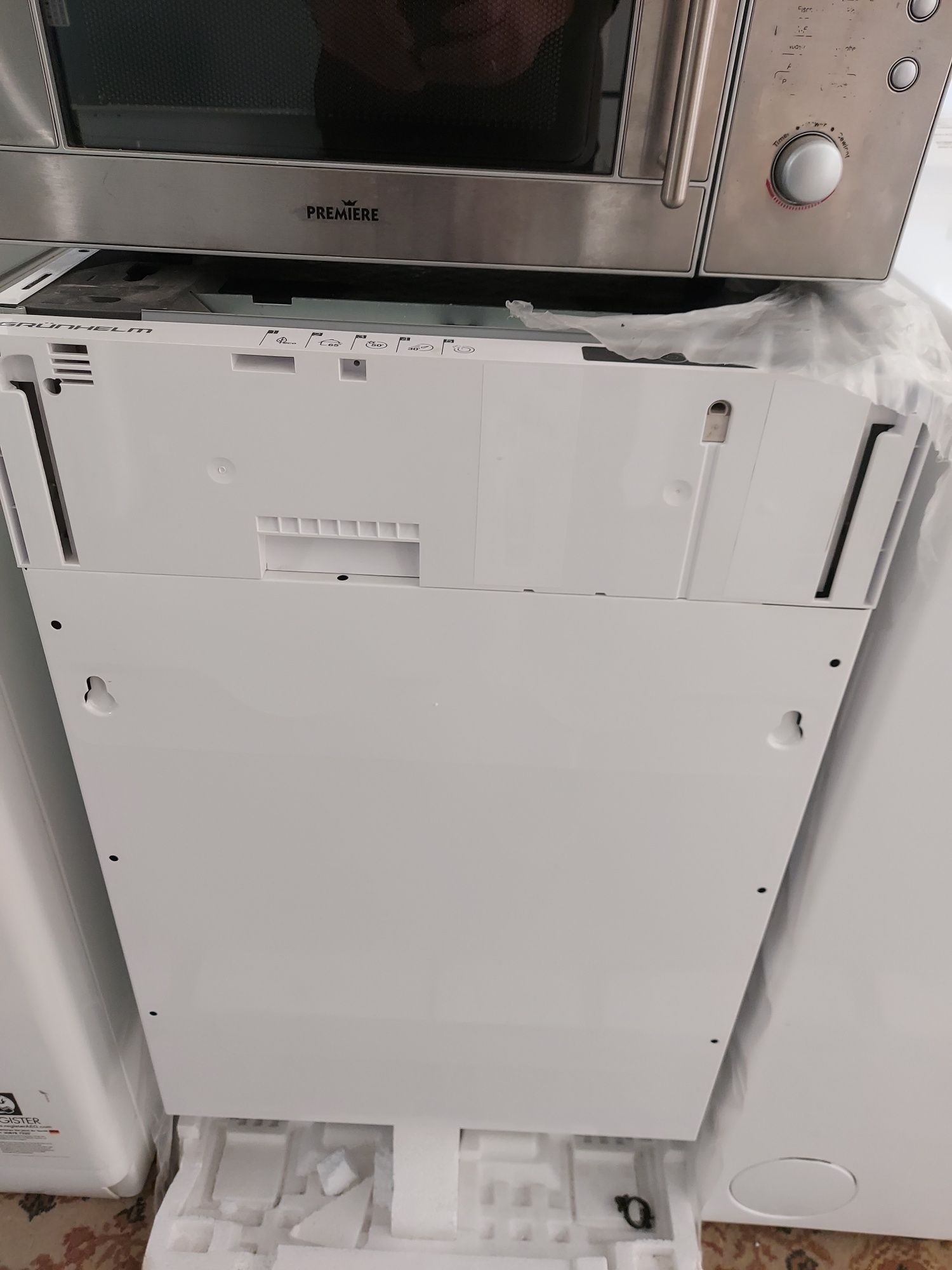 Посудомийка, посудомиєчна машинка з Німеччини