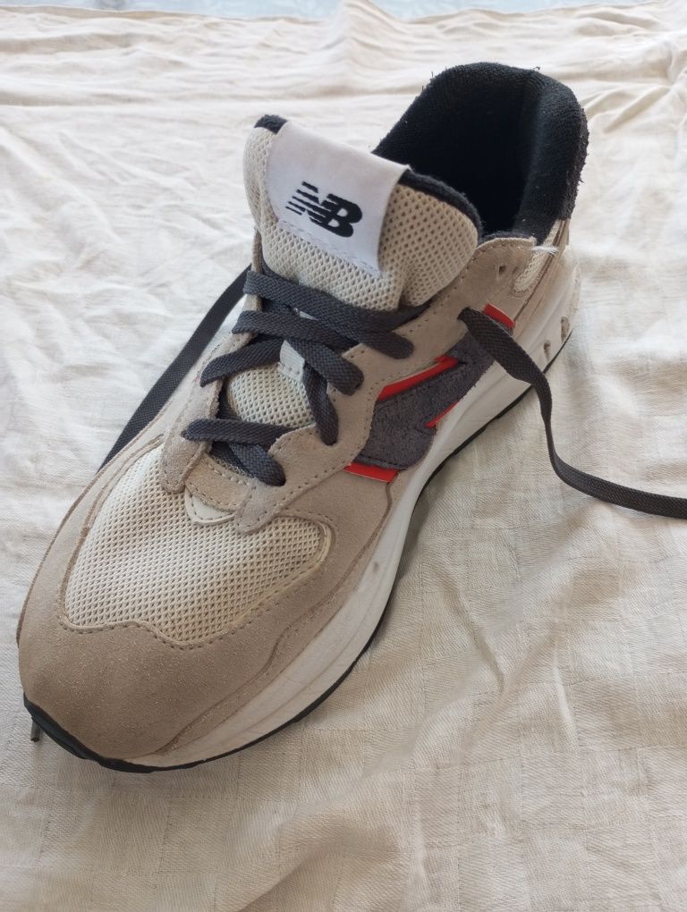 Ténis adulto New Balance modelo 57/40 número 40,5.