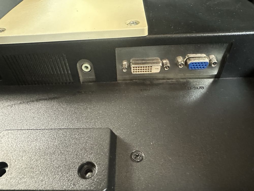 Monitor komputerowy hyundai t91d 19” cali