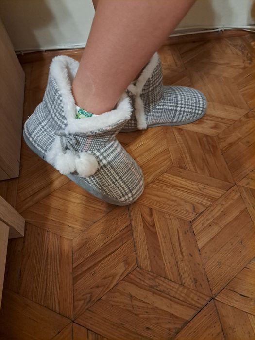 Nowe kapcie  Esprit.  Rozmiar  38