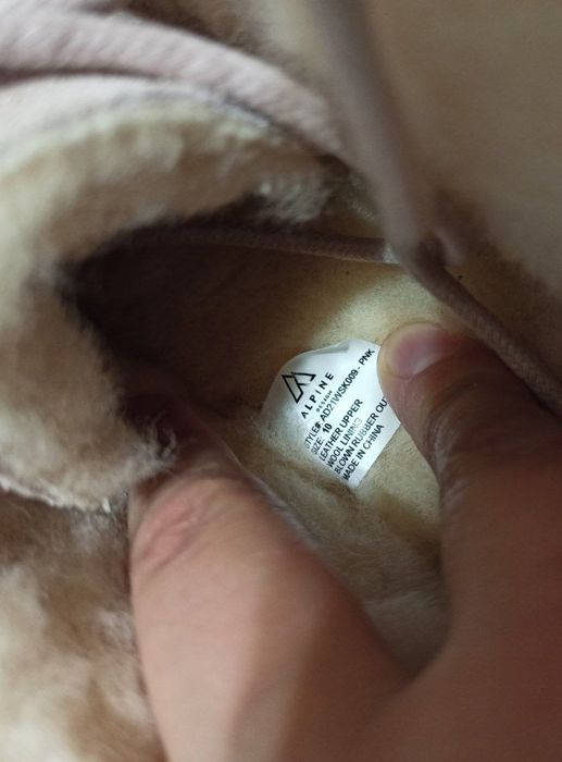 Продам нові уггі ALPINE design розмір 40,5, устілка 26,5 см.