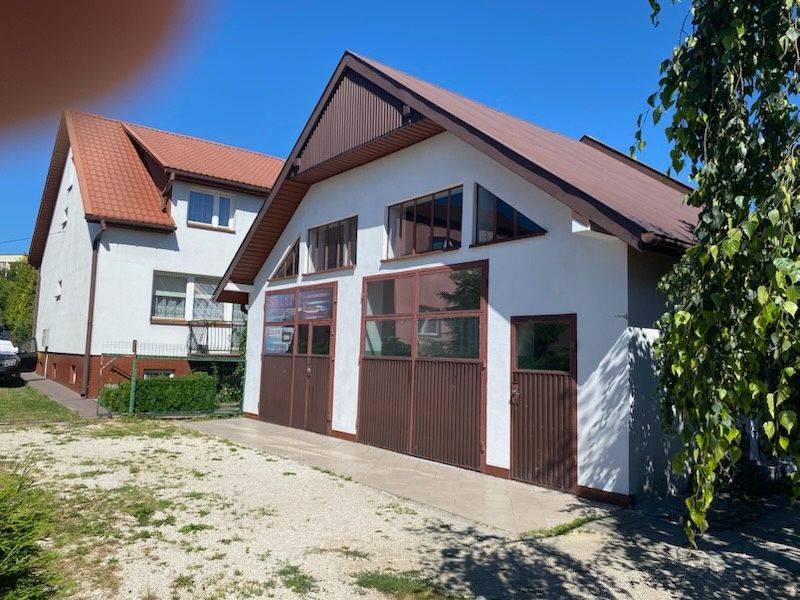 Dom z garażem. Pińczów.