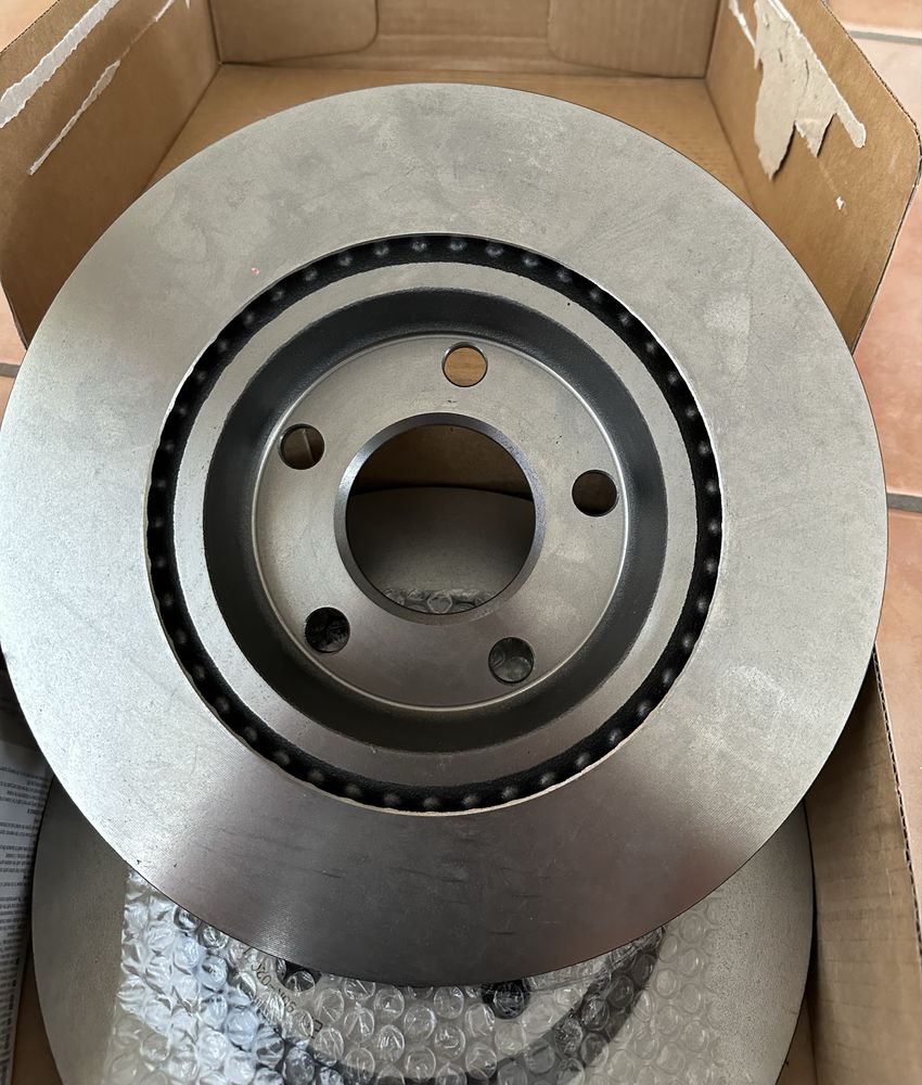 Диски Brembo гальмівний вентильований passat b5. b5+