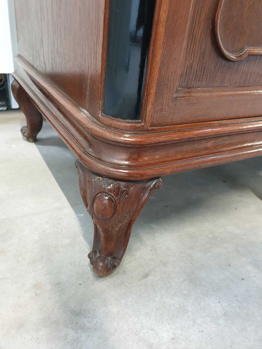 Antyk Ślicznie zdobiony dębowy kredens bufet. Meble z Francji - XIX w