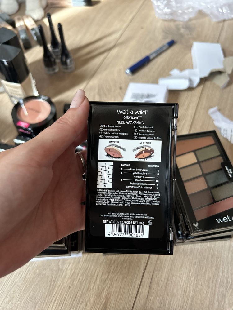 Cienie do powiek WET N WILD różne kolory