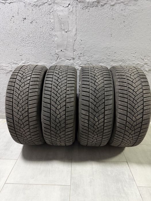 Продаю зимову гуму 215/55 R17  Goodyear UltraGrip Performance+