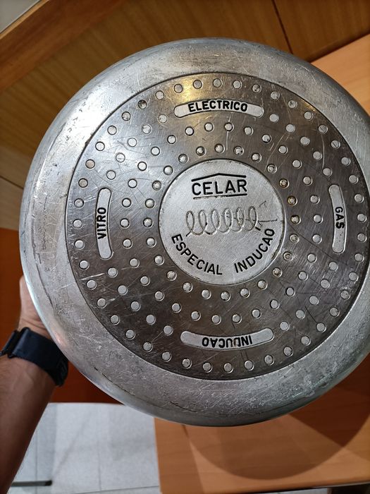 Panela de pressão Celar. 12 litros.